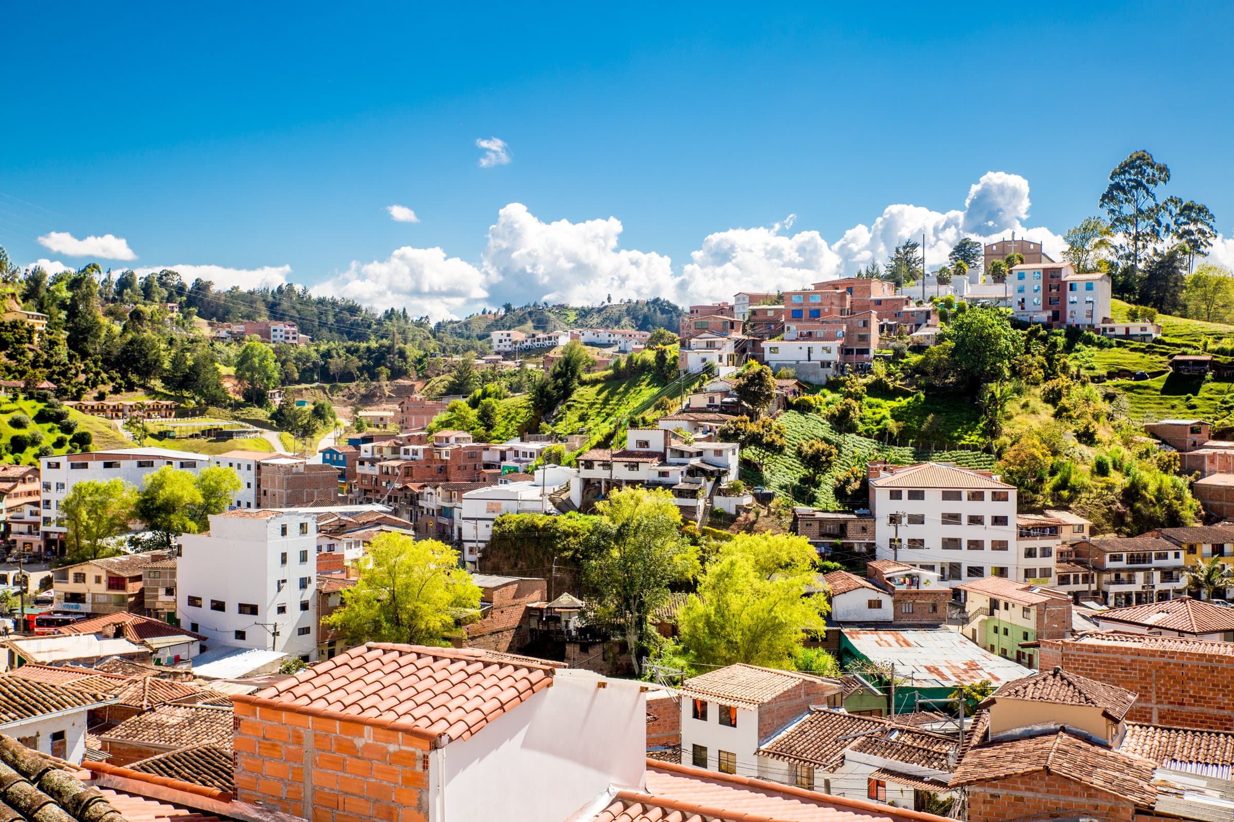 San Vicente Ferrer entre montañas, de día